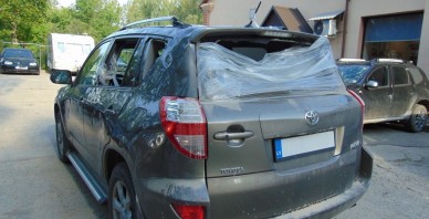 Kad lielgraudu krusa triecas auto logos! Pieredzes stāsts